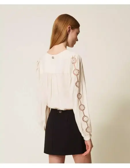 blusa-de-crepe-con-bordado-twin-set (2).webp