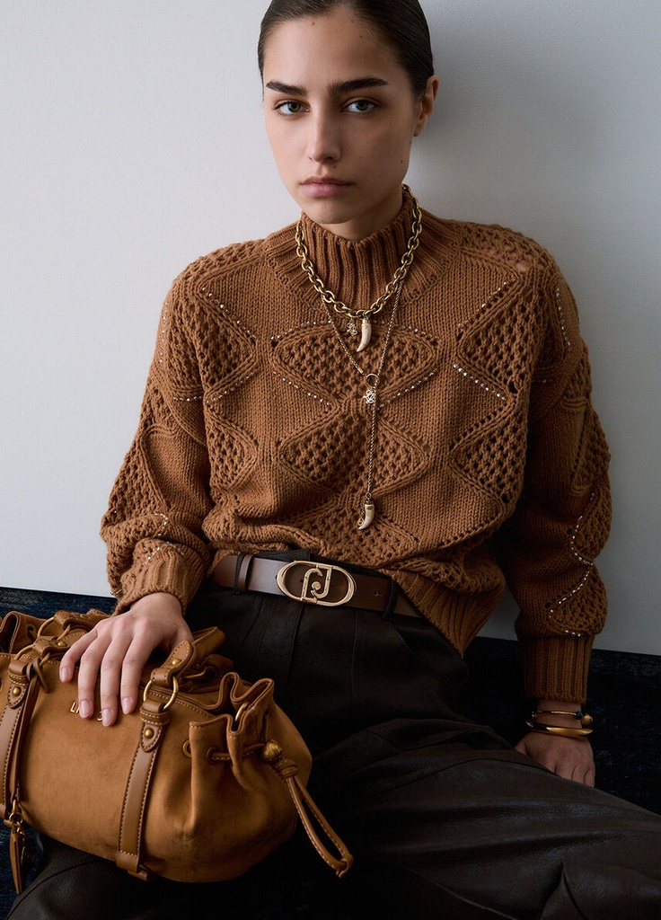 I26 CUELLO ALTO CON CALADOS (Camel, XS)