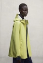 I26 CHAQUETA IMPERMEABLE CON CAPUCHA