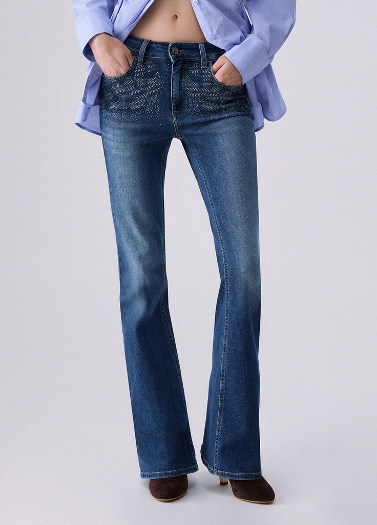 I26 JEANS BOOTCUT CON STRASS (25)