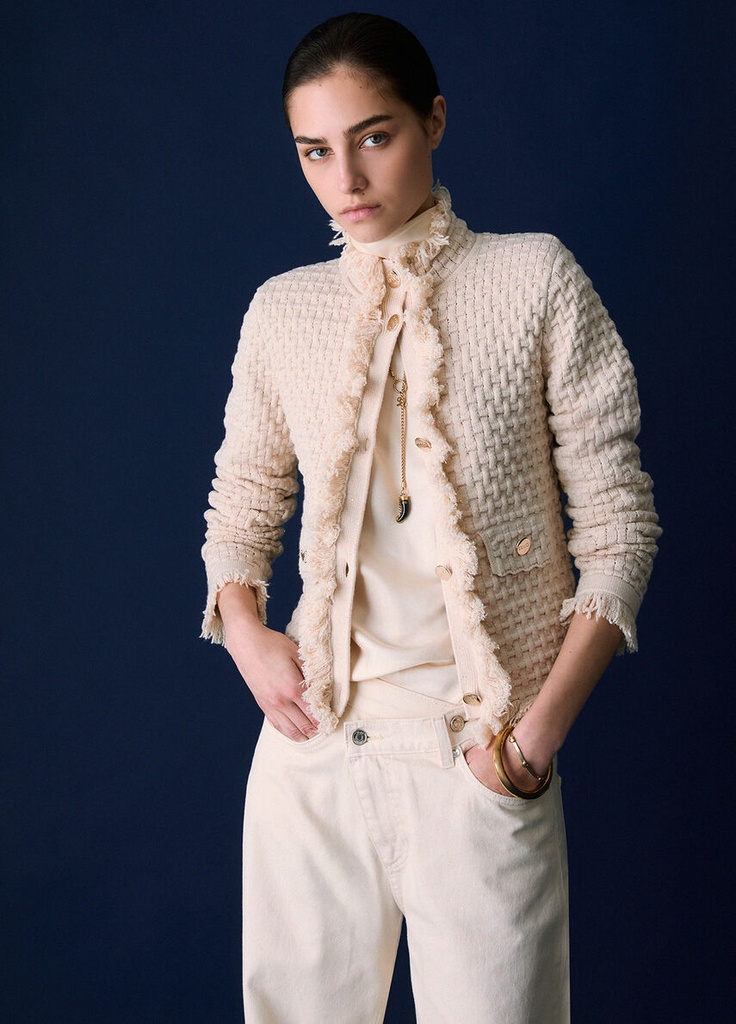 I26 CHAQUETA CON DETALLES DESHILACHADOS (S)