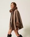 I26 PONCHO DE PAÑO CON PELO